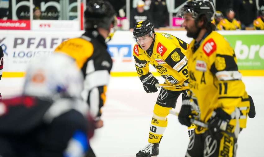Die Krefeld Pinguine stehen auf Platz eins der DEL2. (Foto: dpa/picture alliance/Eibner-Pressefoto)